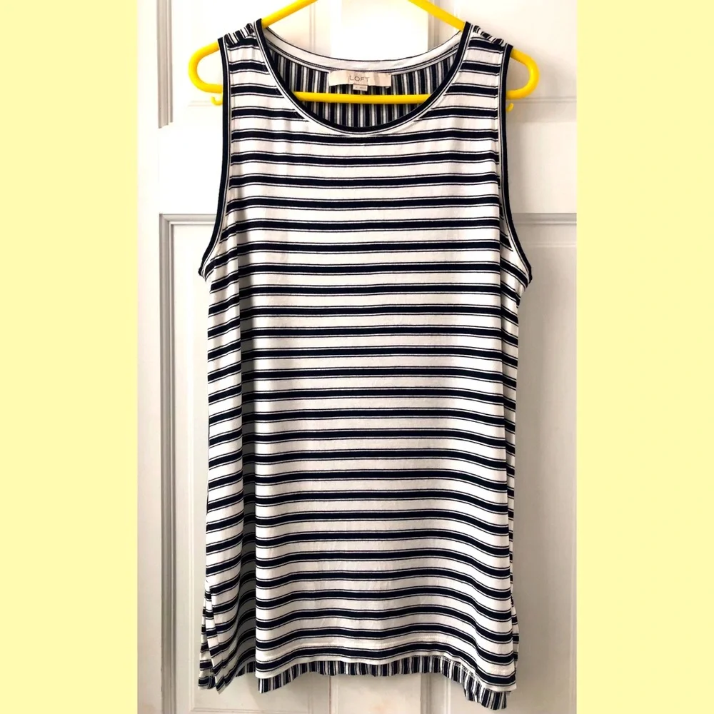 🌼 LOFT Top - Picture 1 of 10